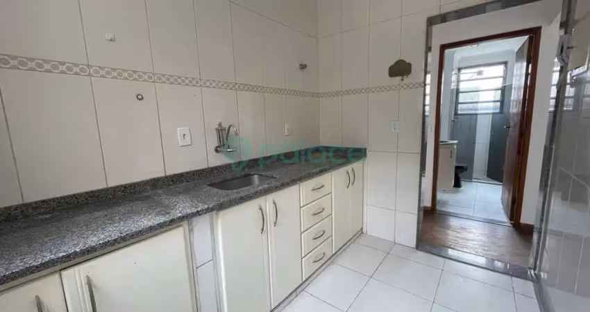 Apartamento térreo para locação no bandeirantes por r$ 1.200,00 mais taxas.