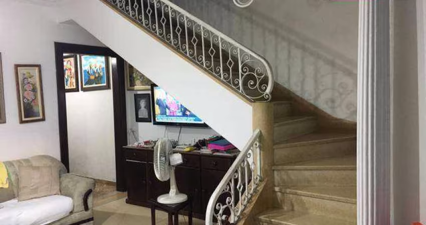 Sobrado com 3 quartos para alugar, 240 m² por R$ 10.200/mês - José Menino - Santos/SP