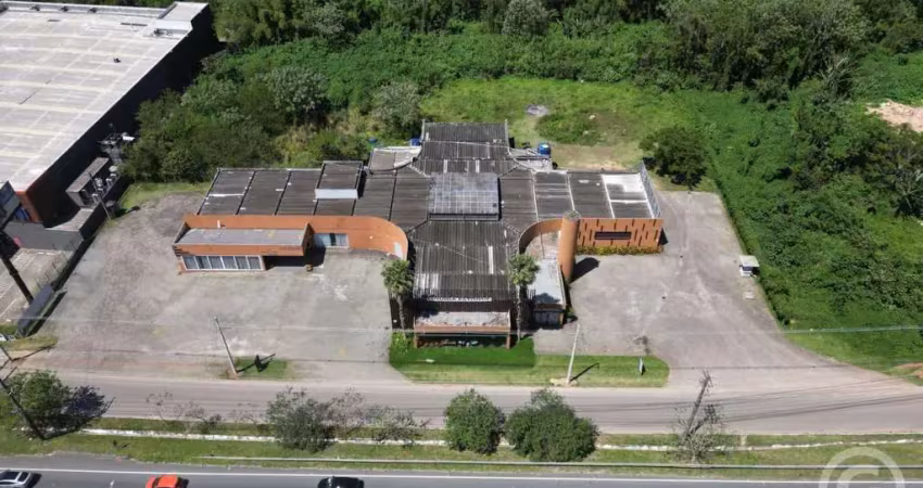 Loja ampla e estratégica, em florianópolis, com ampla área de estacionamento