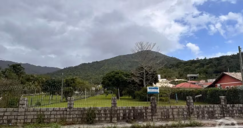 Casa comercial ampla e versátil no ribeirão da ilha