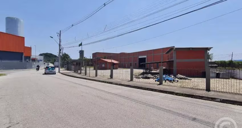 Galpão comercial em biguaçu: solução logística em localização estratégica
