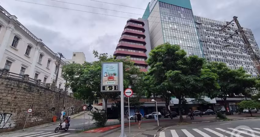 Loja comercial ampla no centro de florianópolis, perfeita para o seu negócio