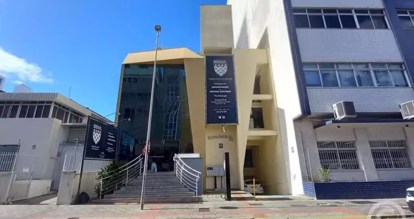 Prédio comercial semimobiliado no centro de florianópolis: estrutura completa para o sucesso do seu negócio