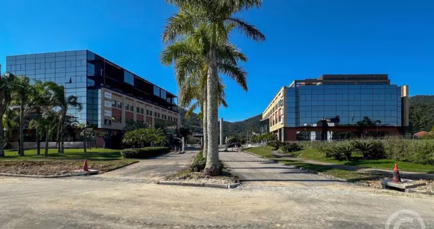 Espaço corporativo amplo e estratégico em florianópolis
