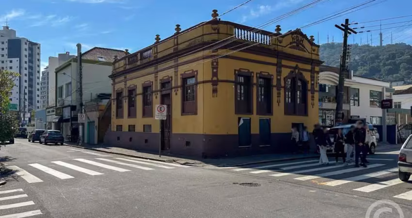 Imóvel comercial na avenida hercílio luz, localização estratégica em florianópolis