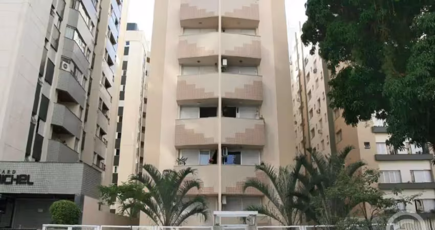Apartamento semimobiliado no centro de florianópolis