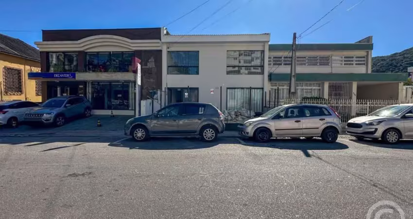 Imóvel comercial no centro de florianópolis: espaçoso e estratégico