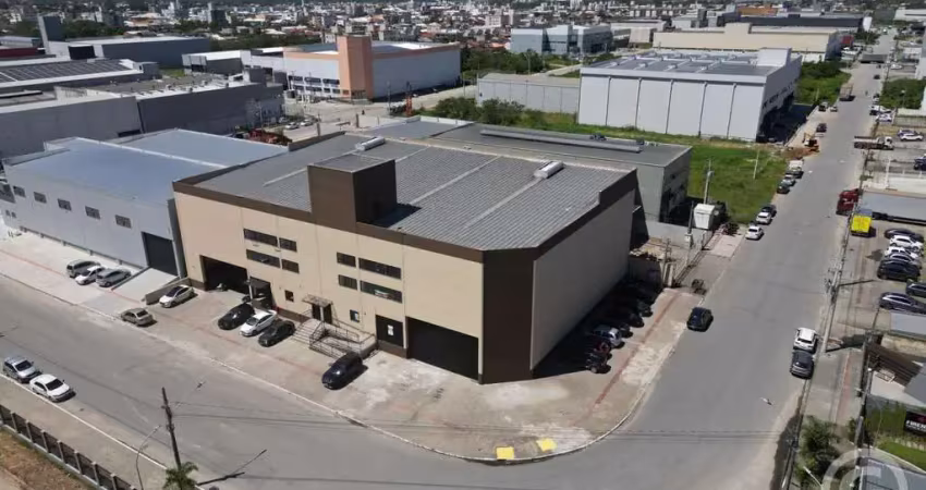 Galpão estratégico com ampla capacidade de carga em palhoça