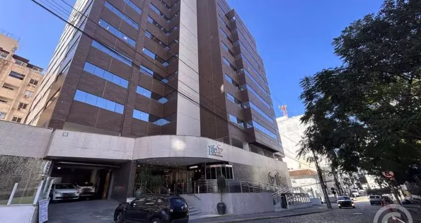 Sala comercial mobiliada no coração de florianópolis: estratégica e pronta para você!