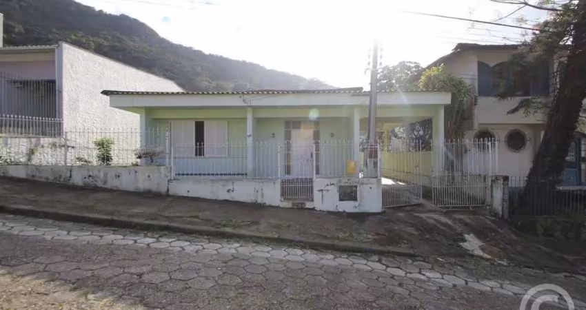 Descubra o conforto e a praticidade nesta espaçosa casa em trindade