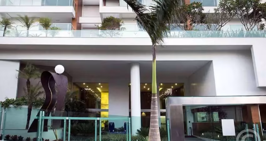Ncante-se com este apartamento mobiliado na agronômica, a uma quadra da beira-mar