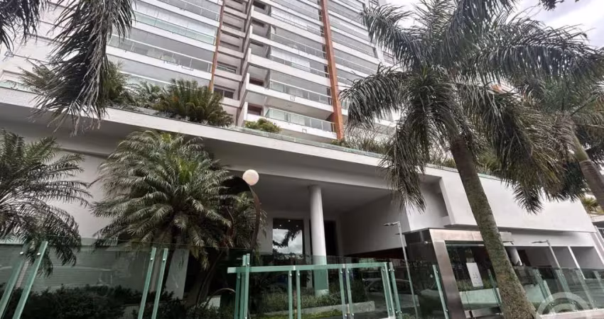 Ncante-se com este apartamento mobiliado na agronômica, a uma quadra da beira-mar