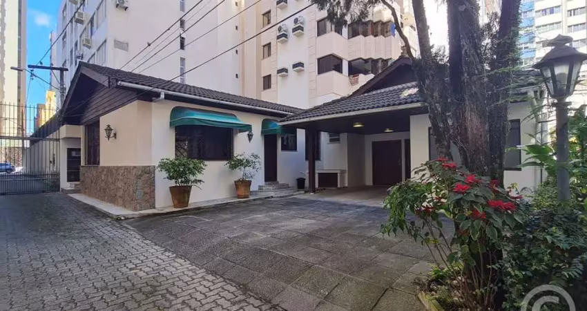 Casa comercial ideal para o seu negócio em excelente localização no centro de florianópolis