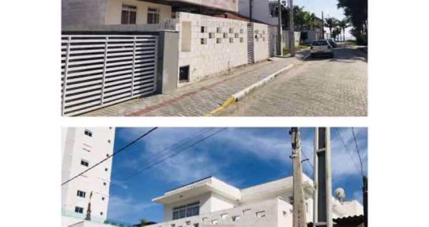 Casa Na Quadra Mar. alto padrão