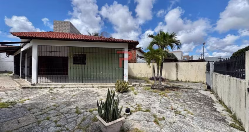 Casa de rua ampla no bairros dos Bancários