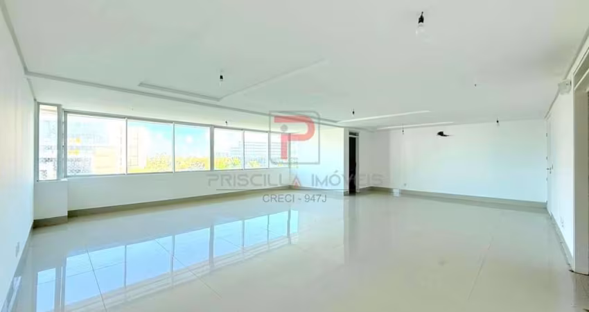Apartamento SUPER AMPLO COM 4 SUÍTES + DCE em prédio PÉ NA AREIA