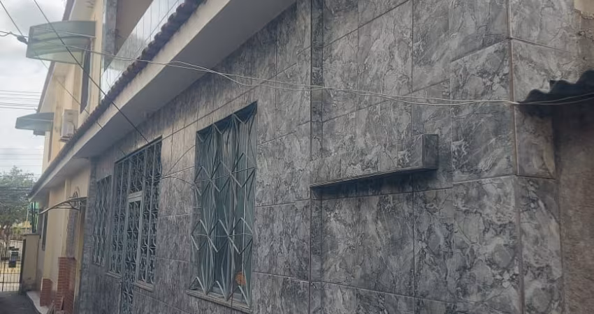 CASA NO CENTRO DE REALENGO