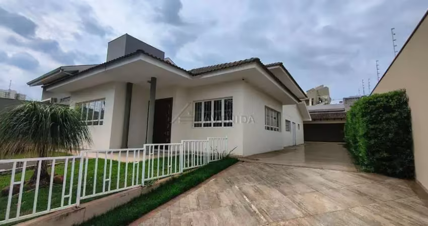Casa com 3 quartos para alugar na Rua Nelson Eggas, --, Parque Residencial Alcântara, Londrina