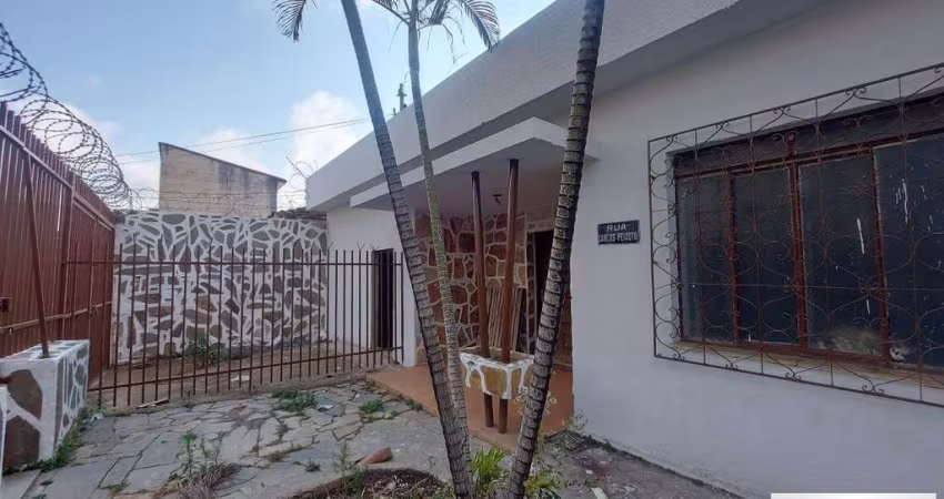 Casa para Venda em Belo Horizonte, Santa Efigênia, 1 dormitório, 1 banheiro, 2 vagas