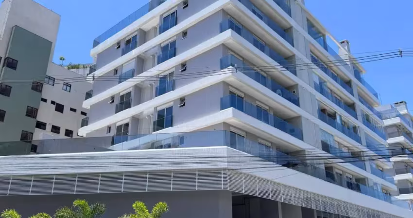Cobertura Duplex alto Padrão, pé na areia, 04 Dormitórios( sendo 02 suítes), piscina privativa, 02 vagas.