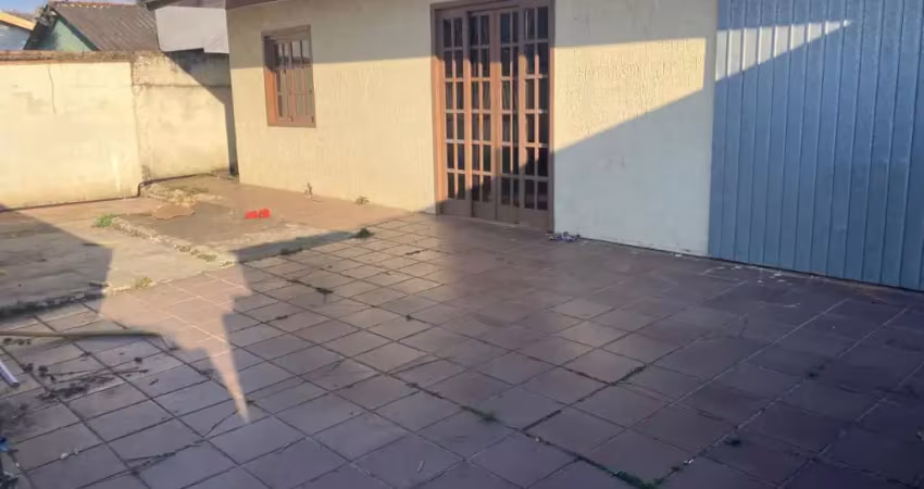 Casa com 2 quartos para alugar na Rua Antônio Kamaroski, 279, Guaraituba, Colombo