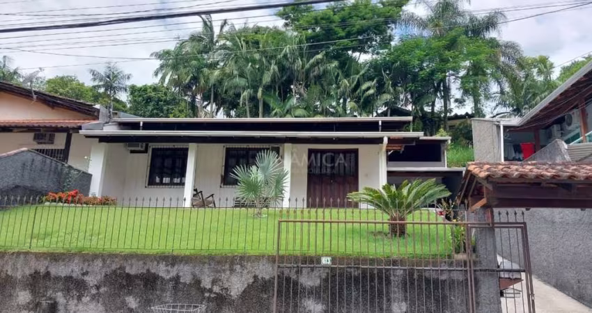 Casa com 3 quartos à venda na Rua Benedito Novo, 613, Água Verde, Blumenau