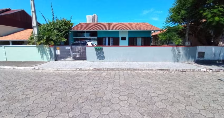 Casa com 2 quartos à venda na Rua Bernardina Taváres, 218, Centro, Penha