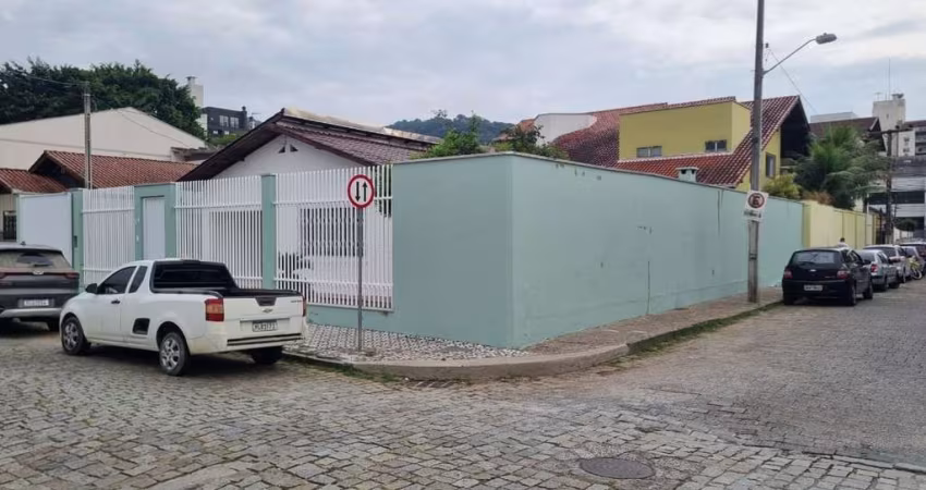 Casa comercial com 2 salas à venda na Rua Campos Novos, 104, Garcia, Blumenau