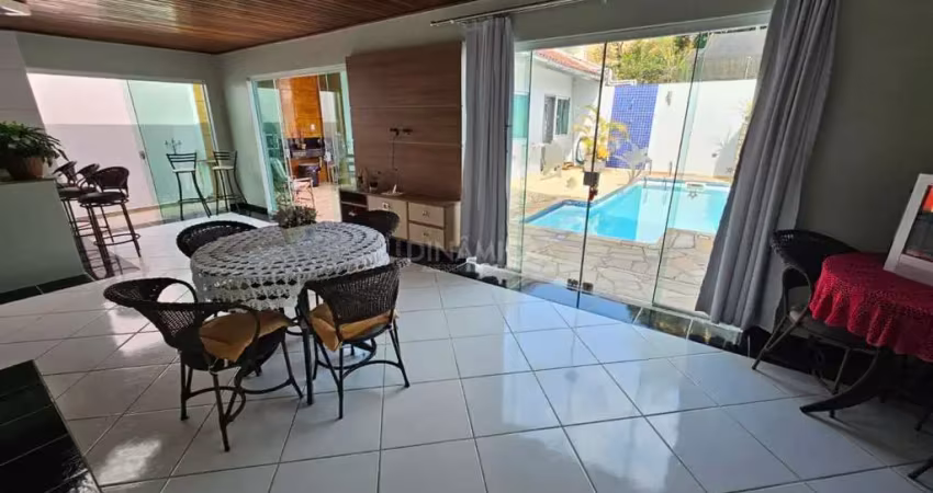 Casa com 3 quartos à venda na Rua Capitão Corrêa de Lyra, 62, Valparaíso, Blumenau