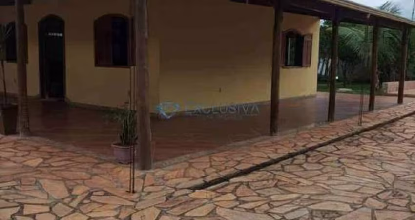 Sítio para Venda em Taquaraçu de Minas, Área Rural, 2 dormitórios, 2 banheiros, 4 vagas