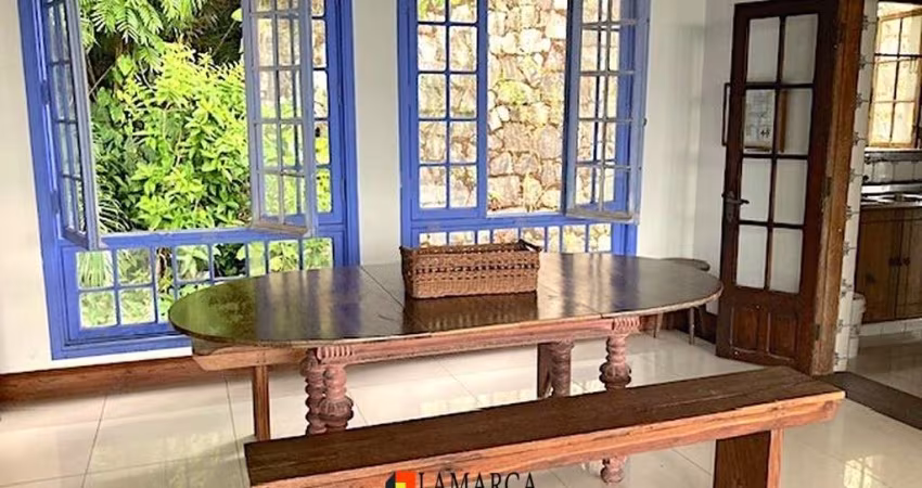 CASA EM CONDOMINIO FECHADO C/ VISTA PARA O MAR