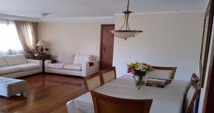 Apartamento em Moema com 127m², 3 quartos, 1 suíte, 2 vagas.