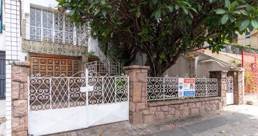 Casa tipo para venda com 3 quartos, sendo 1 suíte, 335m²