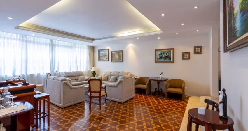 Casa tipo para venda com 4 quartos, sendo 1 suíte, 375m²