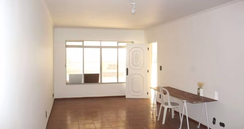 Casa em Planalto Paulista com 208m², 3 quartos, 1 suíte, 2 vagas.