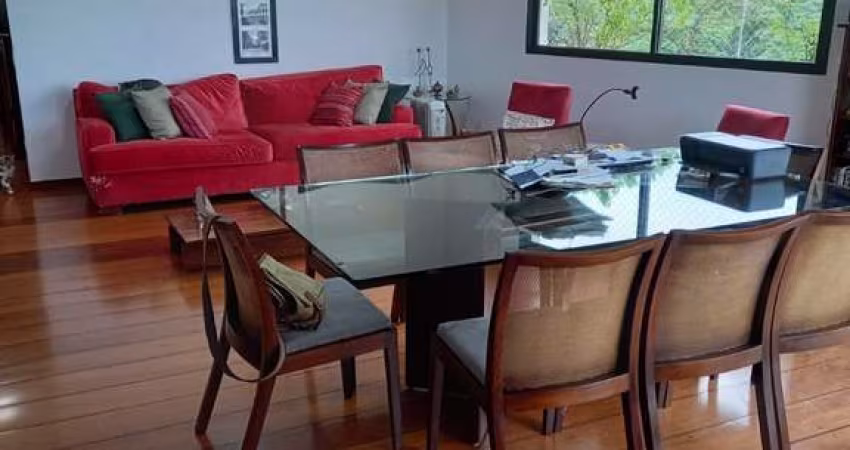 Apartamento em Pinheiros com 125m², 3 quartos, 1 suíte, 3 vagas.