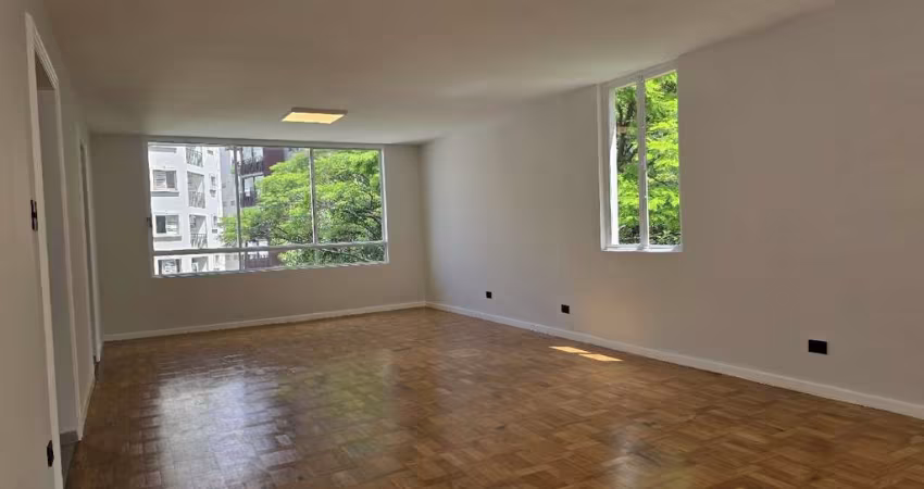 Apartamento com 215 m², 3 quartos sendo 1 suíte 1 vaga com vista pra copa das arvores totalmente reformado à venda no bairro Jar