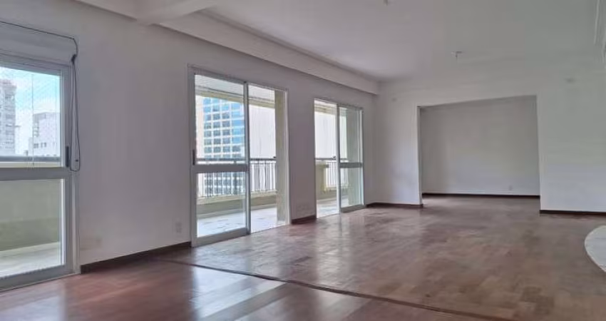 Apartamento à Venda com 230m², 3 dormitórios, 3 suítes, 1 sala e 4 vagas!!!