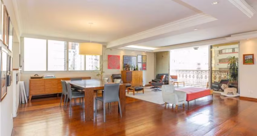 Apartamento com 331 m², 3 quartos sendo 3 suítes à venda no bairro Itaim Bibi.