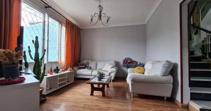 Casa a venda com 2 Dormitórios na Rua do Lago