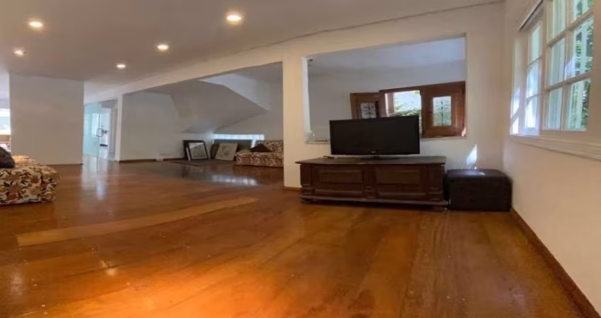 Casa no Itaim Bibi com 165m², 3 quartos, 1 suíte, 2 vagas.