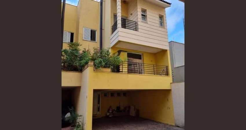 Linda Casa no Condomínio Newport Village com 204 m²!