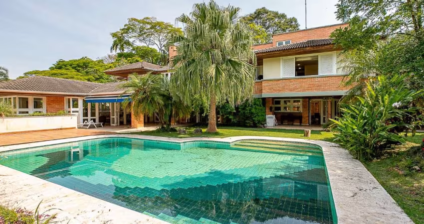 Casa tipo para venda com 4 quartos, sendo 4 suítes, 1,023m²