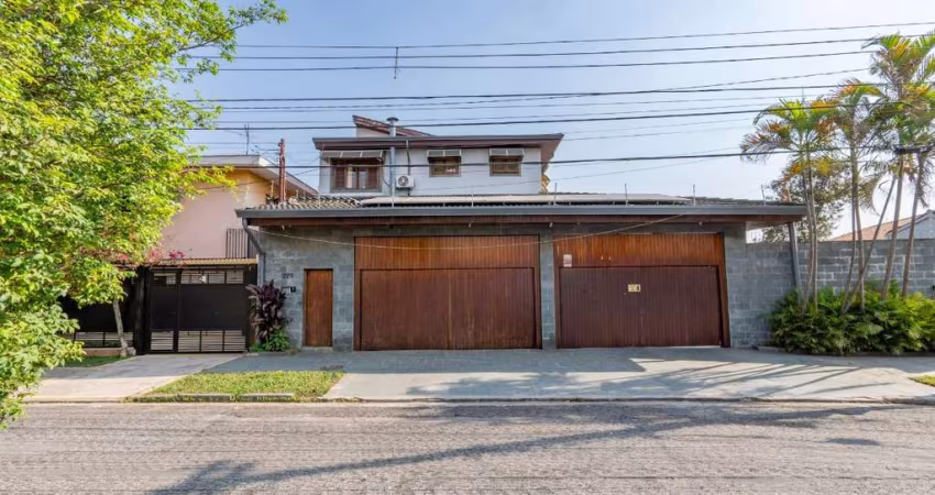 Casa tipo para venda com 5 quartos, sendo 5 suítes, 270m²