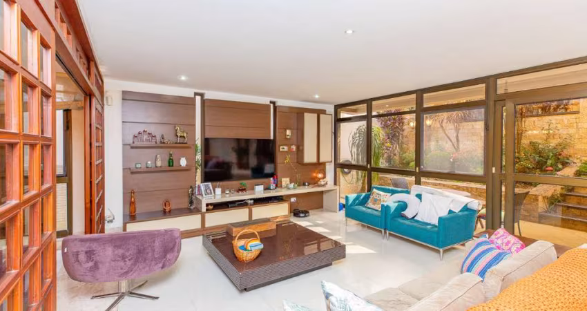 Casa tipo para venda com 5 quartos, sendo 3 suítes, 352m²