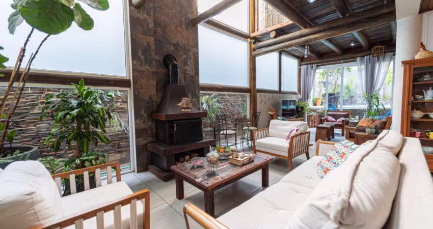 Casa tipo para venda com 4 quartos, sendo 4 suítes, 326m²