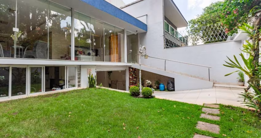 Casa tipo para venda com 6 quartos, sendo 4 suítes, 530m²