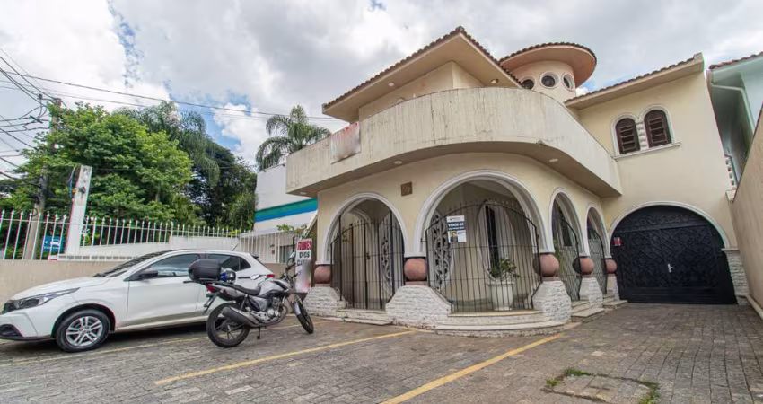 Casa tipo para venda com 6 quartos, sendo 2 suítes, 312m²