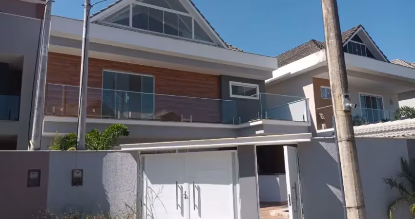Linda casa Casa a venda em Vargem Pequena em Condomínio fechado com 4 Quartos e 6 banheiros, 240 m²!!