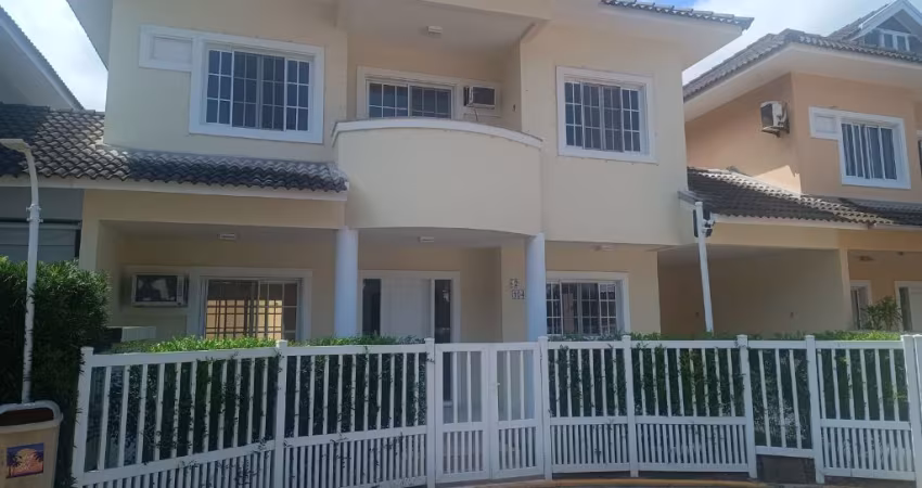 OPORTUNIDADE CASA PARA ALUGAR EM VARGEM PEQUENA 4 QUARTOS COM 2 SUITES, CLOSET, LINDO COND. CLUBE!